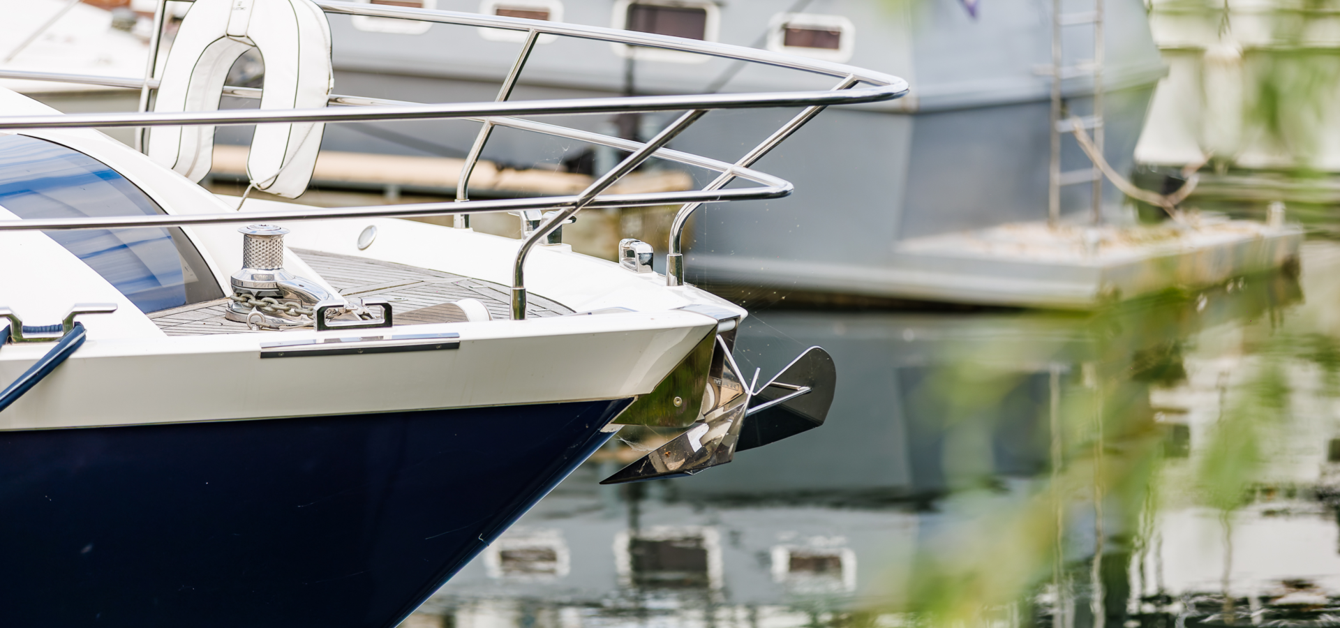 Anker van boot dat ligt in jachthaven Maurik