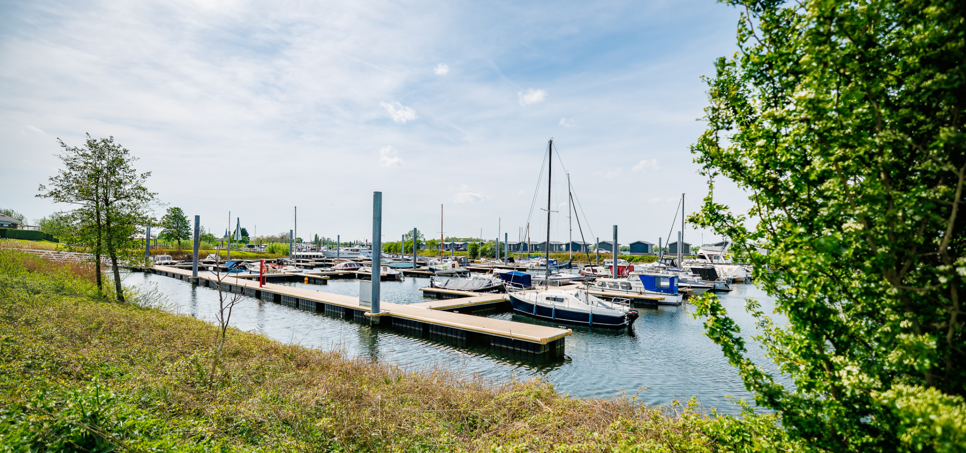 De omgeving van jachthaven bij Nederrijn