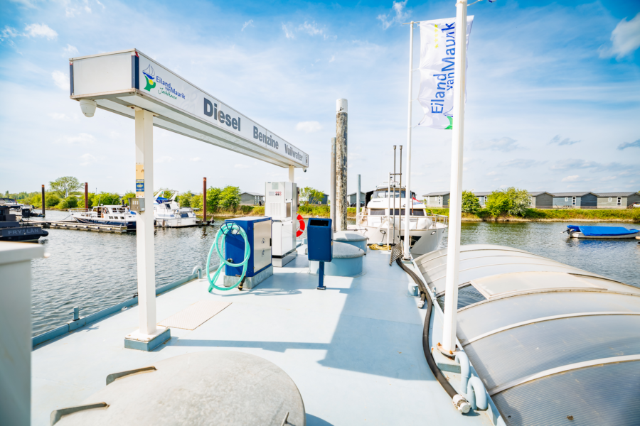 Voorziening tankeiland bij de Jachthaven