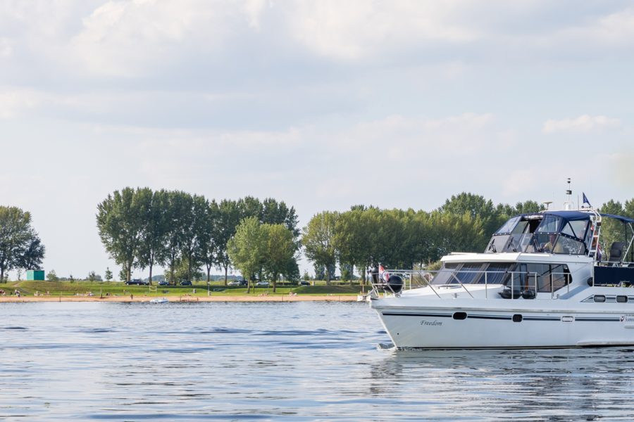 Passant aan het varen op de Nederrijn