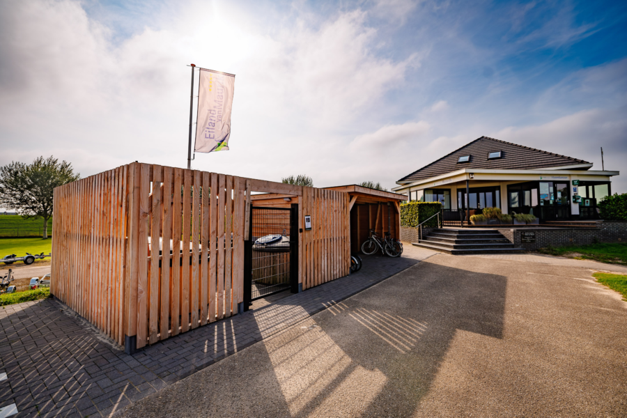 Milieustraat op het terrein van Jachthaven
