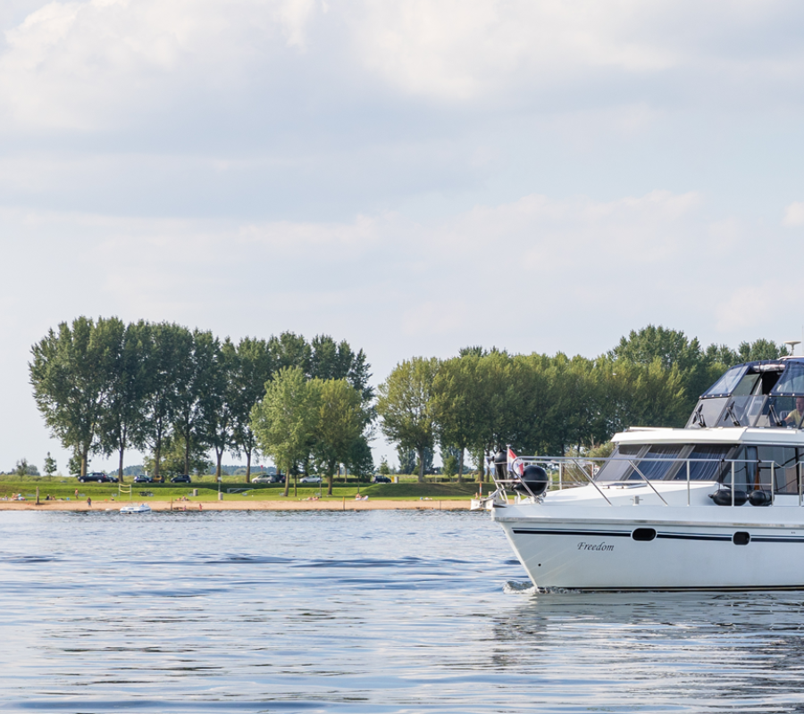 Passant aan het varen op de Nederrijn