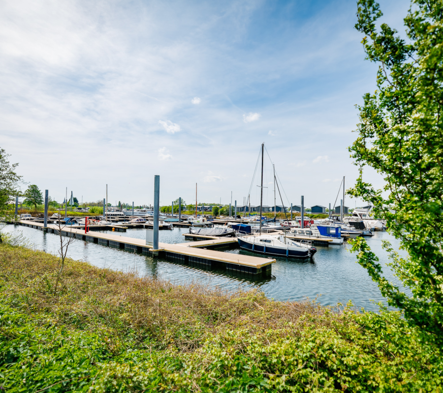 De omgeving van jachthaven bij Nederrijn