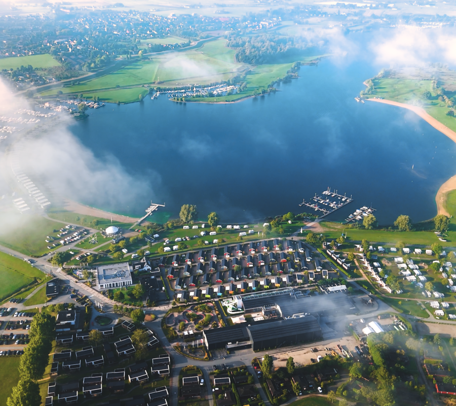 Droneshot van Eiland van Maurik en jachthaven